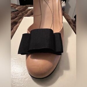 Kate Spade Tan and Black Heels with Classic Design